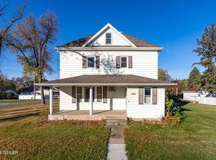 400 Wolcott Ave, Larimore, ND 58251