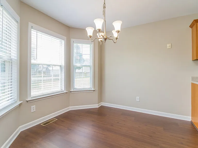 2619 Danbury Cir — Photo 5