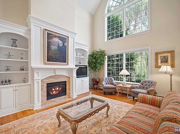 5th image of 16 Oxford Ct