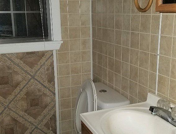 4th image of 211 E Fairview Dr