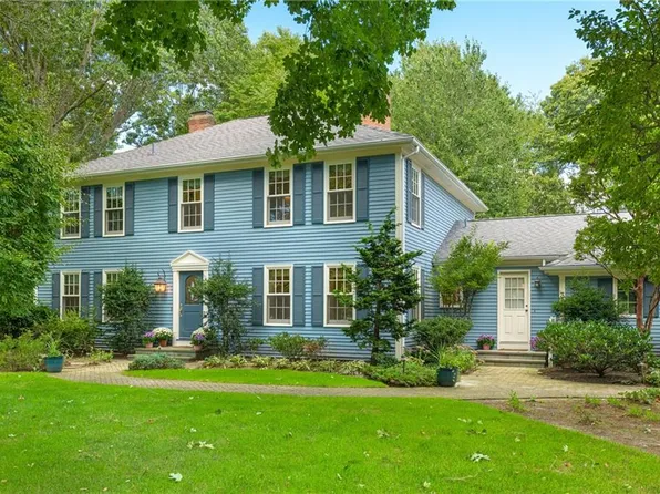 3 Lighthouse Ln, Barrington, RI 02806