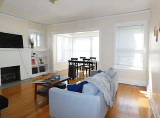 801 Simpson St #1B, Evanston, IL 60201