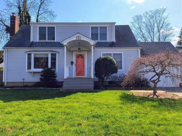 5 Northwest Drive, Northport, NY 11768