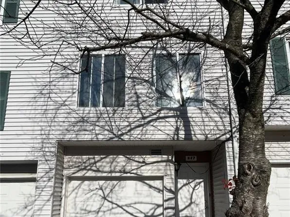 217 Emily Ln, Staten Island, NY 10312