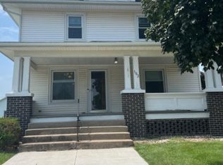 103 3rd Ave, Newhall, IA 52315