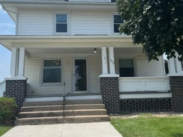 103 3rd Ave, Newhall, IA 52315