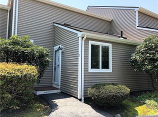 31 Hewitt Rd APT C2, Stonington, CT 06355