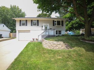 6204 Eastview Ave SW, Cedar Rapids, IA 52404