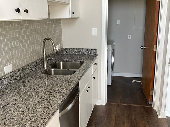 3rd image of 535 Milton St Unit B