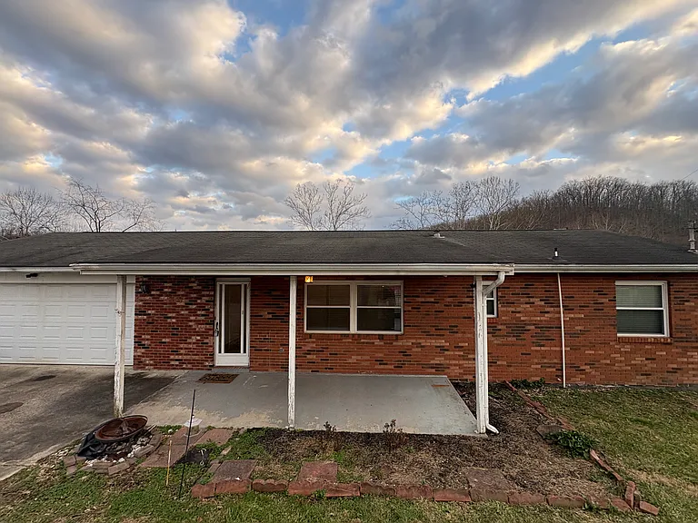 105 Lincoln Hts — Photo 1