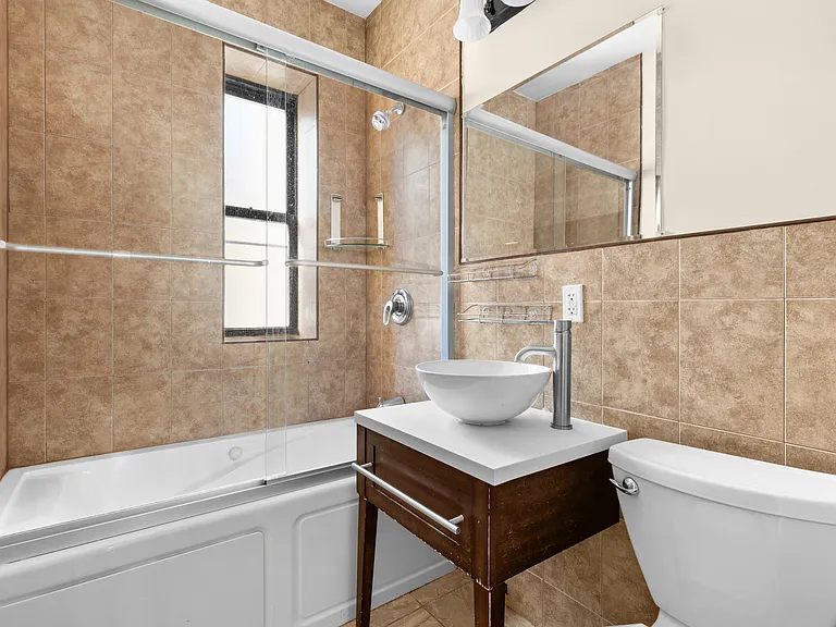 1016 Union St #2H — Photo 5