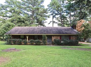 3918 Forest Lake Dr, Jackson, MS 39212