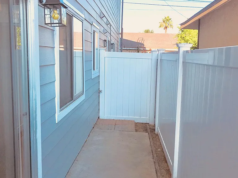 2104 Raymond Ave — Photo 25