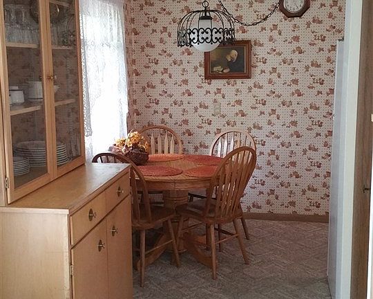 4th image of 31 Knob Hill Dr