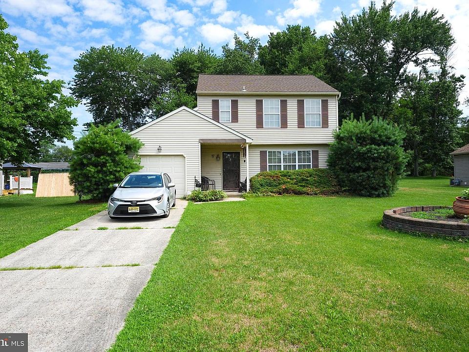 1st image of 17 New Castle Ln