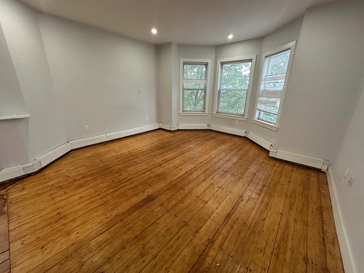 3 bed, $3,400 — Photo 1