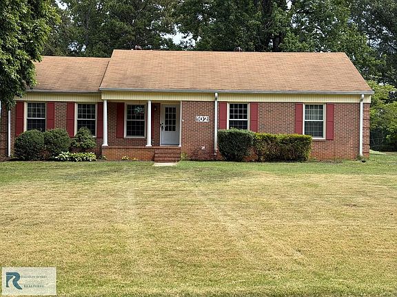 2nd image of 102 White Oak Dr
