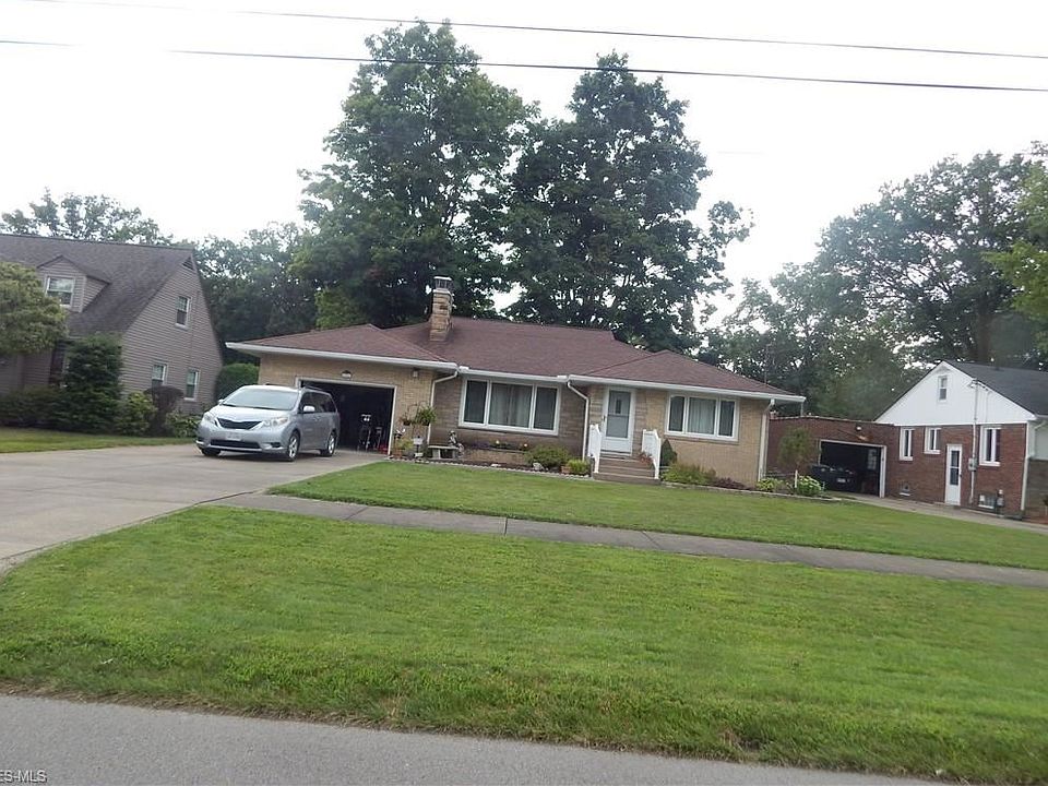 1st image of 1221 Guarnieri Dr NE