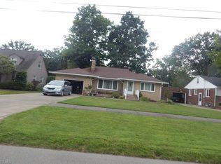 1221 Guarnieri Dr NE, Warren, OH