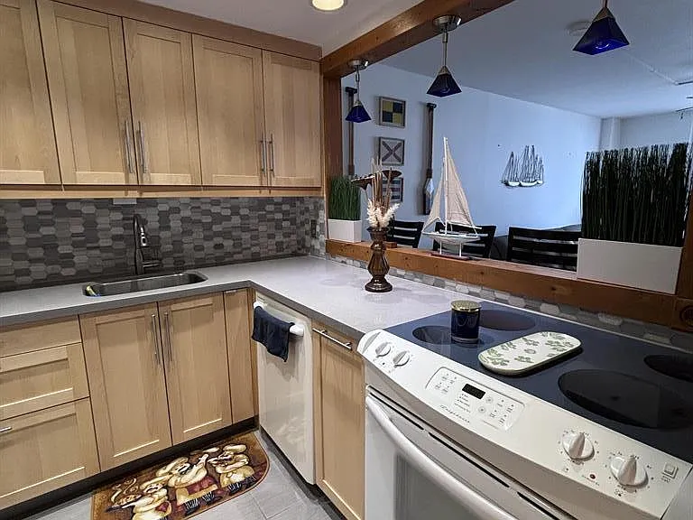 336 N Birch Rd #8D — Photo 21