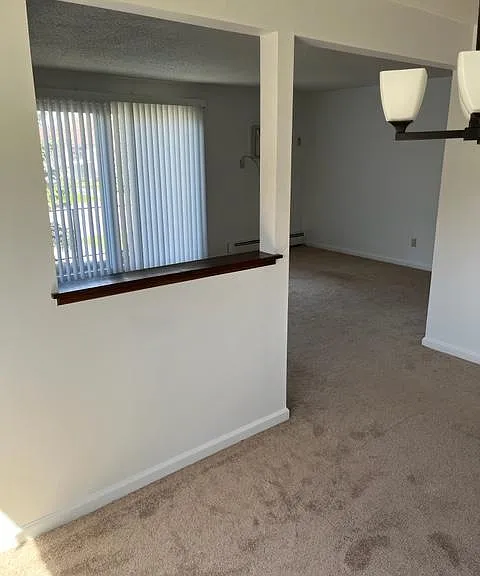 Meadowlawn Apartments — Photo 8