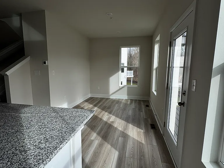 2214 Winterberry Ln — Photo 24