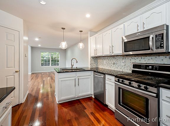 4th image of 34 Egg Harbour Ct