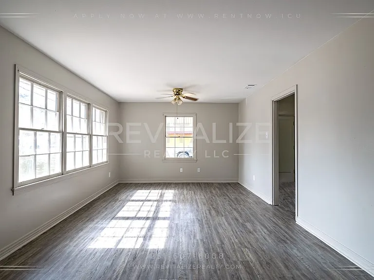 1258 Charmaine Cir N — Photo 8