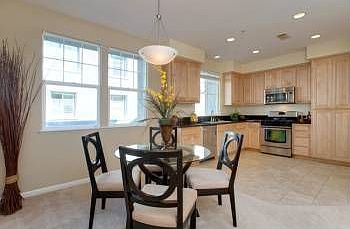 5th image of 440 Summer Ln