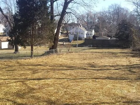2323 S Hawthorne Ave, Independence, MO 64052