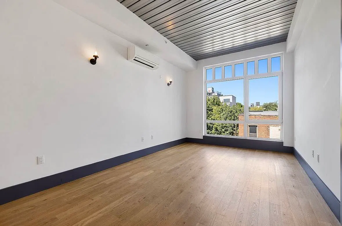 412 Evergreen Avenue — Photo 1
