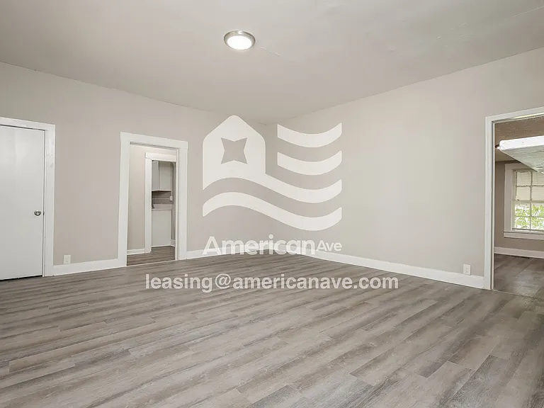 1504179_009_wm_-_family_room_13013855.jpg