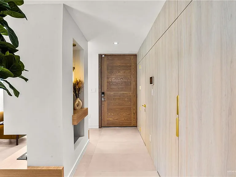 1410 S 7th Ave — Photo 3