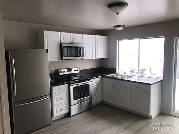 5th image of 3190 Woodside Dr