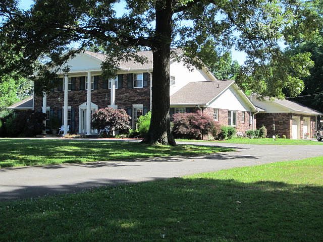 1st image of 203 Dogwood Dr