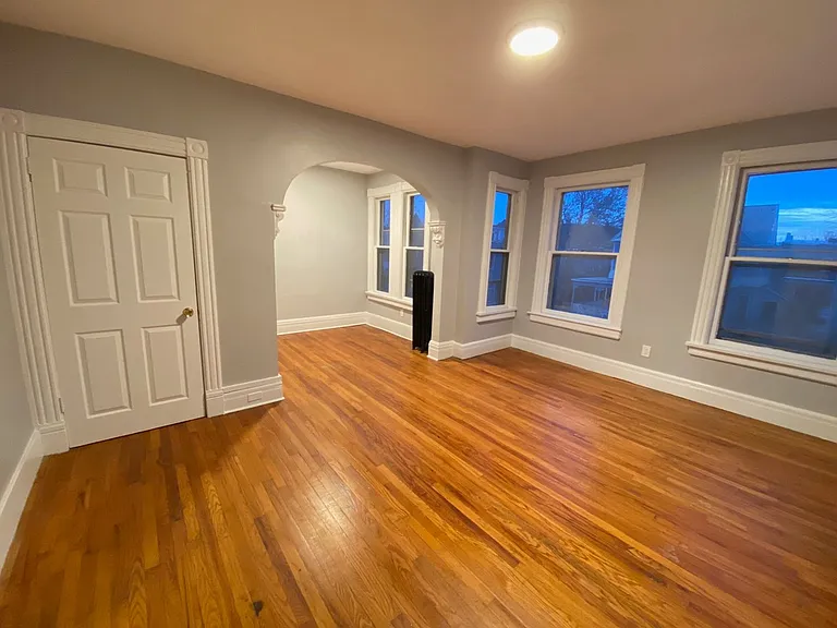 12 Courtney Ave — Photo 2