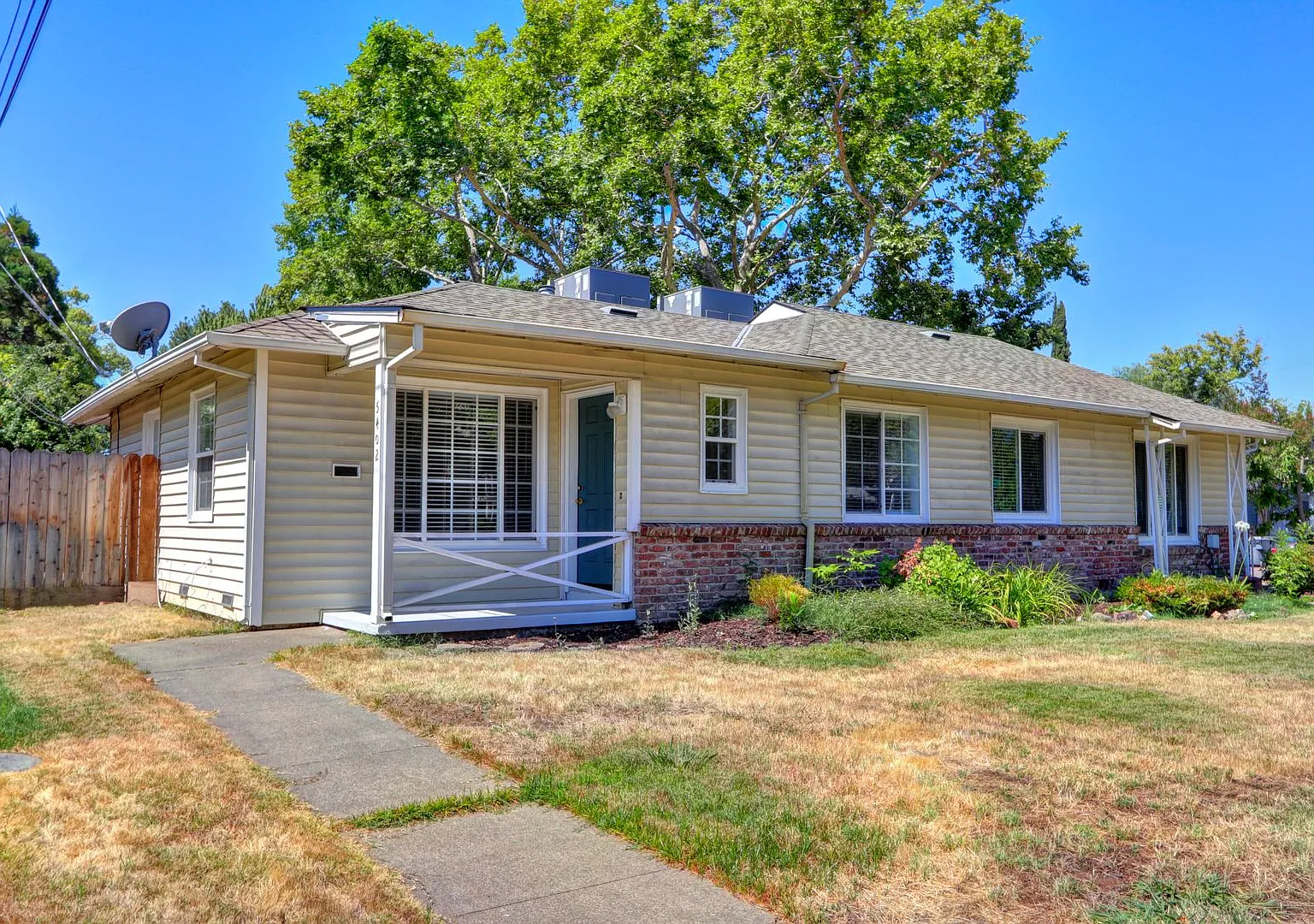 5400-5402 Folsom Blvd — Photo 1