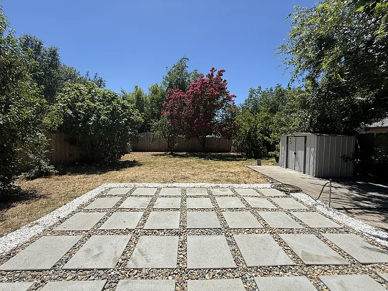 1925 Palm Ave — Photo 10