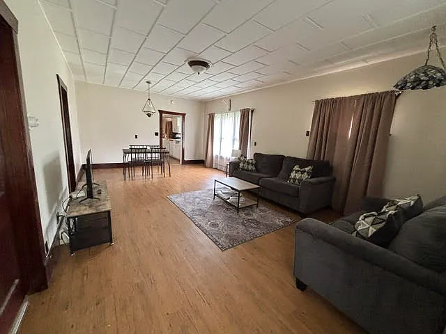 823 College Ave — Photo 15