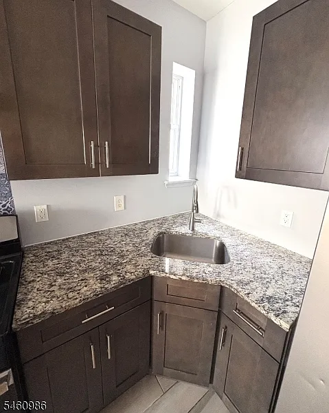 2 bed, 1.0 bath, $1,900 — Photo 4