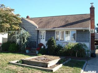 12 Arpad St, Hicksville, NY 11801