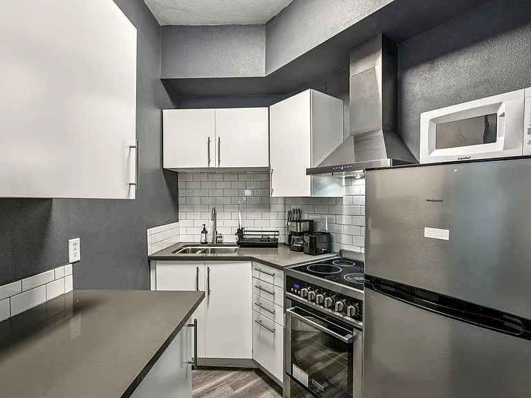 CENTER VIEW APARTMENTS- LIVE YOUR BEST LIFE HERE! — Photo 30
