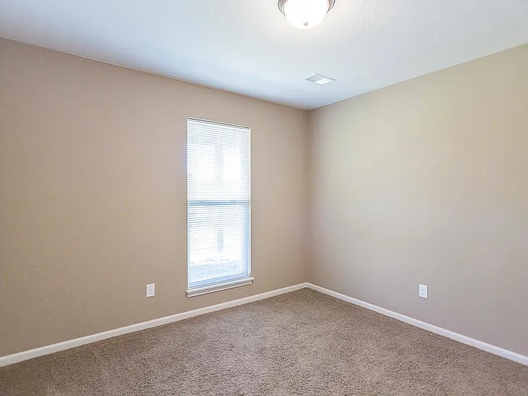 Parkway Oaks Townhomes and Duplexes — Photo 34