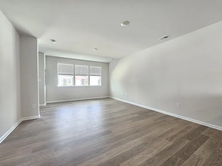 1410 Sugarplum Ln #1 — Photo 7