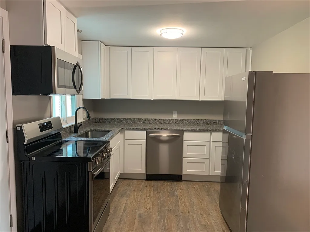 2 bed, 970 sqft, $1,850 — Photo 2