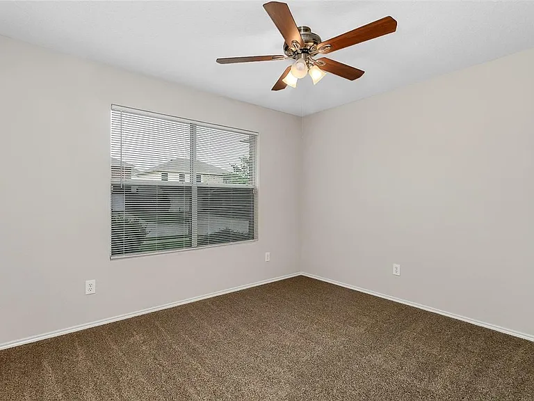 2152 Laughlin Rd — Photo 13
