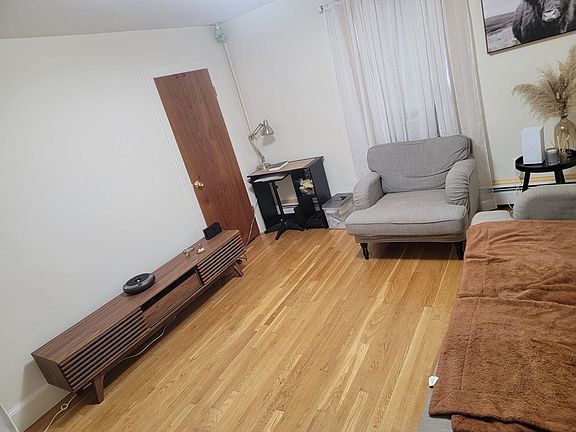 3rd image of 68 Driscoll St