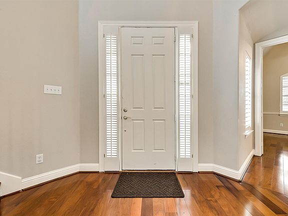 3rd image of 5650 Travis Dr