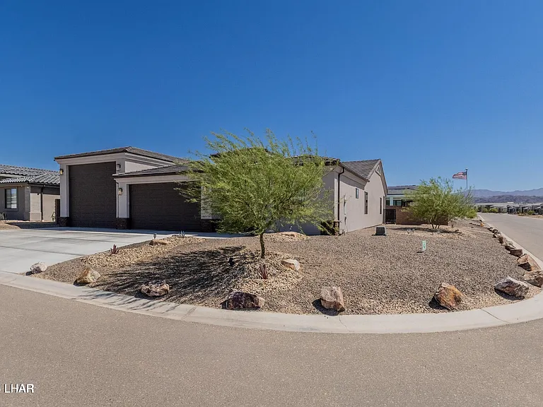 1631 E Laurel Dr — Photo 47
