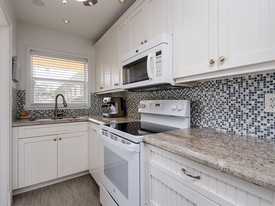 1st image of 2541 NE 11th Street #112